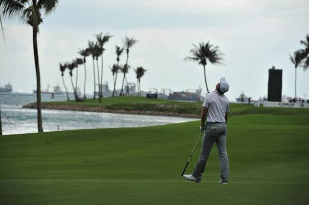 (160129) -- SINGAPORE, Jan. 29, 2016 -- Jordan Spieth of the United States reacts during the SMBC Singapore Open held at Sentosa Golf Club Serapong course, Singapore, Jan. 29, 2016. ) (SP)SINGAPORE-GOLF-SMBC SINGAPORE OPEN-DAY 2 ThenxChihxWey 