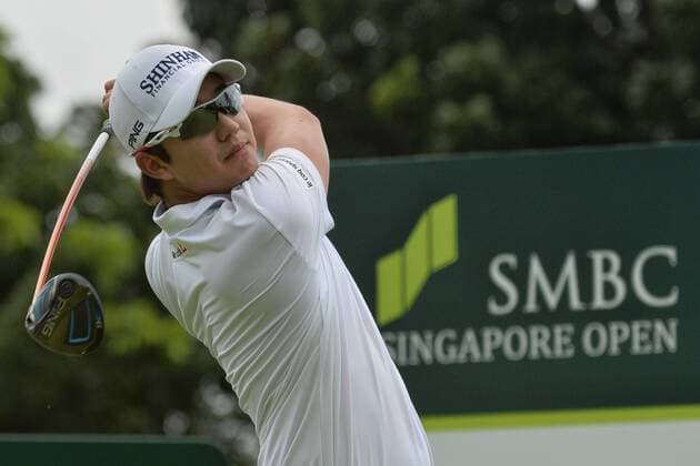 (160129) -- SINGAPORE, Jan. 29, 2016 -- Song Younghan of South Korea tees off during the SMBC Singapore Open held at Sentosa Golf Club Serapong course, Singapore, Jan. 29, 2016. ) (SP)SINGAPORE-GOLF-SMBC SINGAPORE OPEN-DAY 2 ThenxChihxWey 