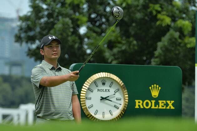 (160129) -- SINGAPORE, Jan. 29, 2016 -- Shintaro Kobayashi of Japan competes during the SMBC Singapore Open held at Singapore s Sentosa Golf Club Serapong course, Jan. 29, 2016. The SMBC Singapore Open is into the second day of competition. ) (SP)SINGAPORE-GOLF-SMBC SINGAPORE OPEN ThenxChihxWey 