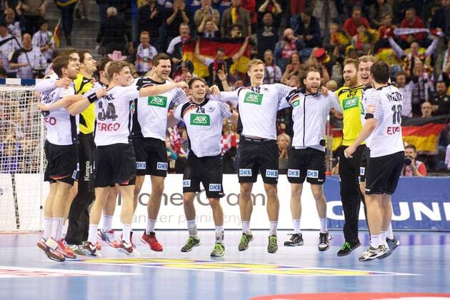 Bilder des Tages - SPORT Handball Krakau 29.01.2016 Europameisterschaft der Herren Halbfinale Norwegen (NOR) - Deutschland (GER) Jubel nach dem Sieg Kai Häfner (Deutschland, No.25) Niclas Pieczkowski (Deutschland, No.43) Johannes Sellin (Deutschland, No.05) Andreas Wolff (Deutschland, TW, No.33) Erik Schmidt (Deutschland, No.21) Rune Dahmke (Deutschland, No.34)