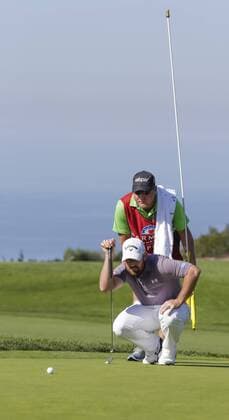 January 29, 2016: Scott Brown and his caddie line up a putt on the 2nd green of the North Course during the second round of the Farmers Insurance Open at Torrey Pines Golf Course in San Diego, California. PGA Golf Herren 2016: Farmers Insurance Open JAN 29 - ZUMAc04_