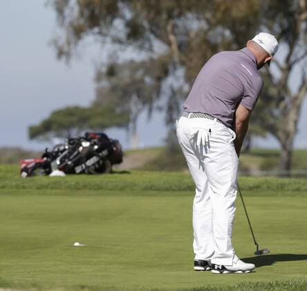 January 29, 2016: Scott Brown sinks his putt on the 4th green of the North Course during the second round of the Farmers Insurance Open at Torrey Pines Golf Course in San Diego, California. PGA Golf Herren 2016: Farmers Insurance Open JAN 29 - ZUMAc04_