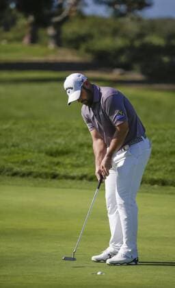 January 29, 2016: Scott Brown sinks his putt on the 8th green of the North Course during the second round of the Farmers Insurance Open at Torrey Pines Golf Course in San Diego, California. PGA Golf Herren 2016: Farmers Insurance Open JAN 29 - ZUMAc04_