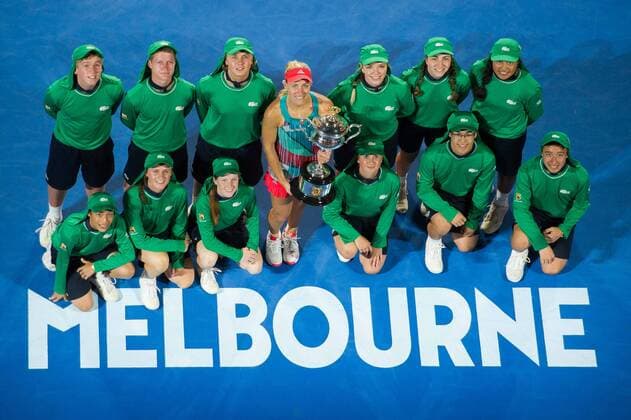 (160130) -- MELBOURNE, Jan. 30, 2016 -- Angelique Kerber (C) of Germany poses with the trophy and ball kids after winning the final of women s singles against Serena Williams of the United States at the Australian Open Tennis Championships in Melbourne, Australia, Jan. 30, 2016. Angelique Kerber won the match 6-4, 3-6, 6-4. ) (SP)AUSTRALIA-MELBOURNE-TENNIS-AUSTRALIAN OPEN-WOMEN S SINGLES-FINAL BaixXue 