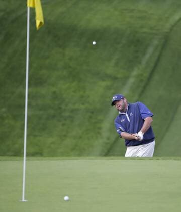 January 30, 2016: Jason Gore chips onto the 13th green on the South Course during the third round of the Farmers Insurance Open at Torrey Pines Golf Course in San Diego, California. PGA Golf Herren 2016: Farmers Insurance Open JAN 30 - ZUMAc04_