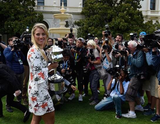 Tennis: Angelique Kerber beim Sieger fotoshooting am Sonntagvormittag vor dem Government House in Melbourne