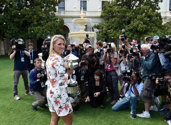 Tennis: Angelique Kerber beim Sieger fotoshooting am Sonntagvormittag vor dem Government House in Melbourne