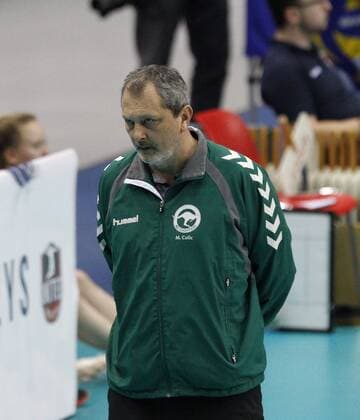 Volleyball Hessen - 1. Bundesliga Männer 30.01.2016 United Volleys Rheinmain (ws) - Netzhoppers KW-Bestensee (grau) v.l. Trainer Mirko Culic (Netzhoppers) United Volleys Rheinmain - Netzhoppers KW-Bestensee