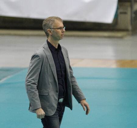 Volleyball Hessen - 1. Bundesliga Männer 30.01.2016 United Volleys Rheinmain (ws) - Netzhoppers KW-Bestensee (grau) v.l. Trainer Michael Warm (RheinMain) United Volleys Rheinmain - Netzhoppers KW-Bestensee
