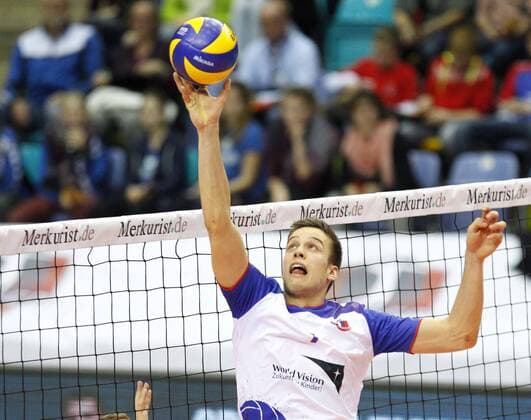 Volleyball Hessen - 1. Bundesliga Männer 30.01.2016 United Volleys Rheinmain (ws) - Netzhoppers KW-Bestensee (grau) v.l. Jannis Hopt (RheinMain 7) United Volleys Rheinmain - Netzhoppers KW-Bestensee