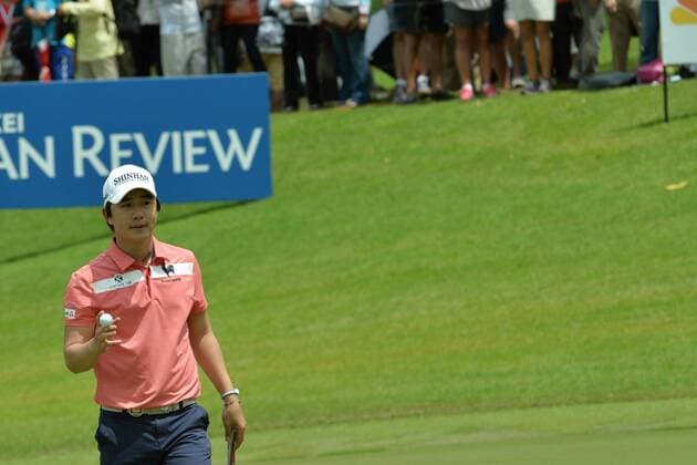(160131) -- SINGAPORE, Jan. 31, 2016 -- Song Younghan of South Korea reacts during the SMBC Singapore Open held at Singapore s Sentosa Golf Club Serapong course, Jan. 31, 2016. ) (SP)SINGAPORE-GOLF-SMBC SINGAPORE OPEN ThenxChihxWey 