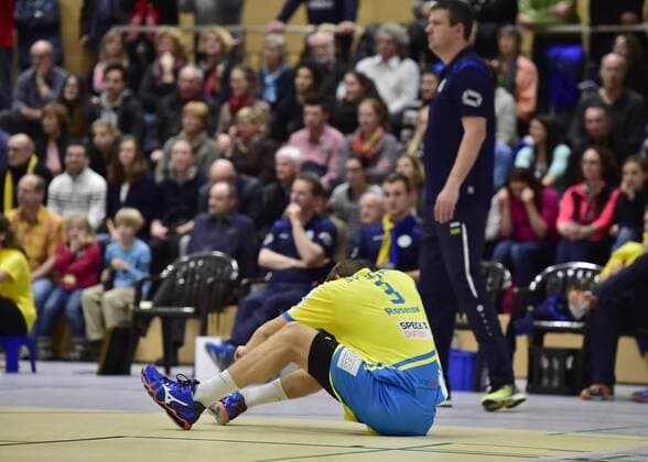 30.01.2016 - Volleyball - 2. Bundesliga Süd Männer - Saison 2015 2016 - SV Schwaig - VC Eltmann - - Tim Rosenow (3, SV Schwaig ) enttäuscht Enttäuschung