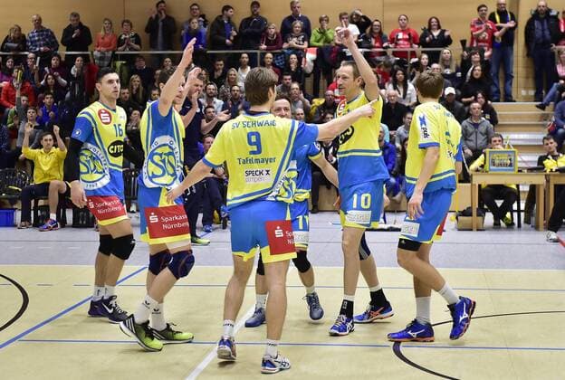 30.01.2016 - Volleyball - 2. Bundesliga Süd Männer - Saison 2015 2016 - SV Schwaig - VC Eltmann - - Jubel Freude nach Punktgewinn bei Schwaig - Perica Stanic (16, SV Schwaig ) Wichard Lüdje (13, SV Schwaig ) Florian Tafelmayer (9, SV Schwaig ) Jonathan Schönhagen (11, SV Schwaig ) Frank Meyer (10, SV Schwaig )