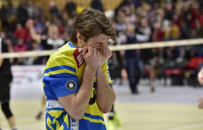 30.01.2016 - Volleyball - 2. Bundesliga Süd Männer - Saison 2015 2016 - SV Schwaig - VC Eltmann - - Florian Tafelmayer (9, SV Schwaig ) verzweifelt - enttäuscht Enttäuschung