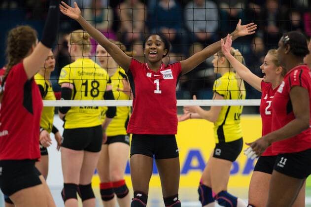 31.01.2016, Halle Berg Fidel, Muenster Volleyball, Bundesliga Frauen, USC Münster Muenster vs. Rote Raben Vilsbiburg Jubel Emani Brenita-Rea Sims ( 1 Vilsbiburg)