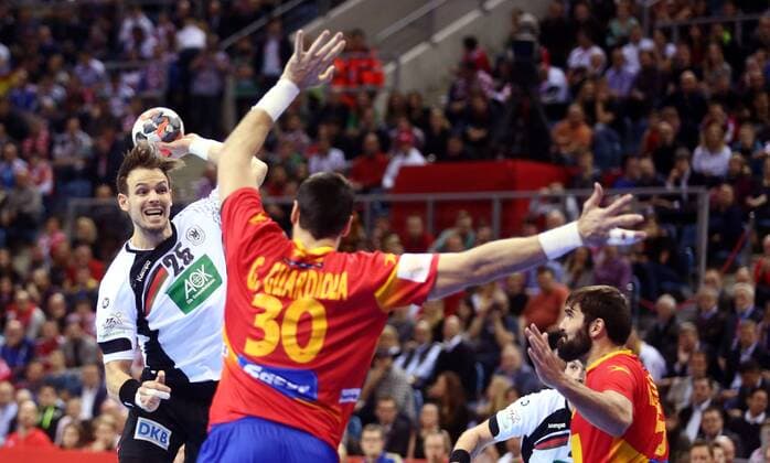 Handball, EM Finale, Deutschland - Spanien Krakau , 31.01.2016 2016 EM Handball 2016 Länderspiel Nationalmannschaft Germany vs Spain - KAI HAEFNER ( GER ) GEDEON GUARDIOLA ( ESP ) FOT MICHALxNOWAK NEWSPIX.PL Krakau , 31.01.2016 HANDBALL MEN S EHF EURO 2016 POLAND FINAL GAME GERMANY - SPAIN KAI HAEFNER ( GER ) GEDEON GUARDIOLA ( ESP ) MICHALxNOWAK NEWSPIX.PL --- Newspix.pl POLAND AND FRANCE OUT!!!  160131MIN135