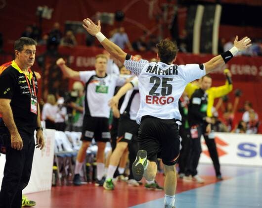 Krakau Krakow, 31.1.2016 (Polen), TAURON Arena Krakwo Arena, EURO 2016, Handball-Europameister, Männer, Finale Deutschland vs Spanien Zwischenjubel Kai H?FNER HAEFNER GER und links ESP-Trainer CADENAS MONTANES Manuel Foto- und alle