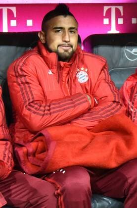 31.01.2016, xblx, Fussball 1.Bundesliga, FC Bayern Muenchen - TSG 1899 Hoffenheim, emspor v.l. Arturo Vidal (FC Bayern Muenchen), Ersatzbank