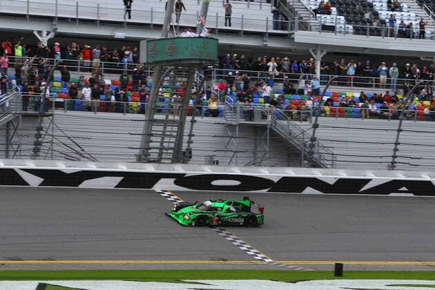 Motorsport, 24 Stunden-Rennen in Daytona Beach, Siegerehrung 2 TEQUILA PATRON ESM (USA) LIGIER JS P2 LMP2 SCOTT SHARP (USA) ED BROWN (USA) JOHANNES VAN OVERBEEk (USA) LUIS FELIPE DERANI (BRA) - Motorsport - 24H Daytona - WeatherTech SportsCar Championship - 31 01 2016 VisionSport 