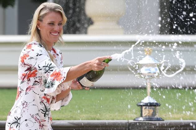 Angelique Kerber, GER, at a trophy-photoshoot in front of the government house during the 2016 Australian Open in Melbourne, 31 01 2016; -