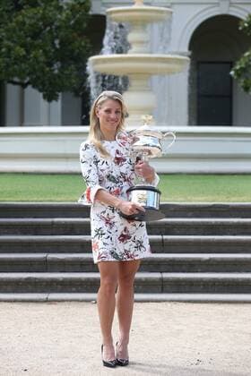Angelique Kerber, GER, at a trophy-photoshoot in front of the government house during the 2016 Australian Open in Melbourne, 31 01 2016; -