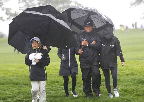 Jan. 31, 2016 - San Diego, CA, USA - SAN DIEGO, CA -JAN. 31, 2015 - K.J. Choi battles the wind and rain during the final round of the Farmers Insurance Open at Torrey Pines. K.J. Choi battles the wind and rain during the final round of the Farmers Insurance Open at Torrey Pines. - ZUMAs44_