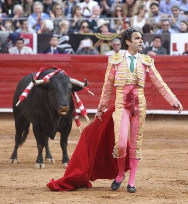 ATTENTION EDITORS, CORRECTS BULL S WEIGHT Spanish bullfighter Jose Tomas fights his first bull, 522 kgs Bellotero , at the bullring in Mexico City on 31 January 2016. EFE Mario Guzman BULLFIGHTING !ACHTUNG: NUR REDAKTIONELLE NUTZUNG!  MEX10 20160201-635899112653529221