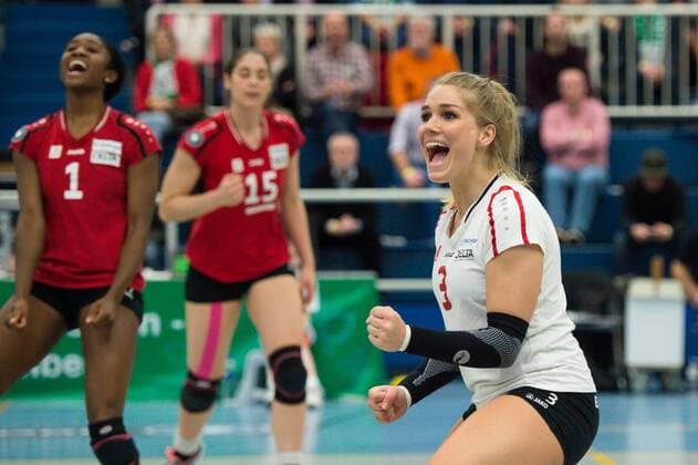 01.02.2016, Halle Berg Fidel, Muenster Volleyball, Bundesliga Frauen, USC Münster Muenster vs. Rote Raben Vilsbiburg Jubel Kirsten Knip ( 3 Vilsbiburg) Libero