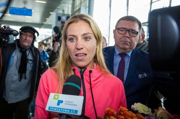 Tennis, Angelique Kerber Ankunft am Flughafen Posen 2016.02.01 Tennis, Ankunft der Australian Open Siegerin ANGELIQUE KERBER in Posen  20160201_PF_PJ006