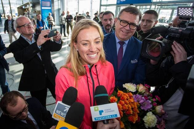 Tennis, Angelique Kerber Ankunft am Flughafen Posen 2016.02.01 Tennis, Ankunft der Australian Open Siegerin ANGELIQUE KERBER in Posen  20160201_PF_PJ007