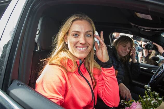 Tennis, Angelique Kerber Ankunft am Flughafen Posen 2016.02.01 Tennis, Ankunft der Australian Open Siegerin ANGELIQUE KERBER in Posen  20160201_PF_PJ016