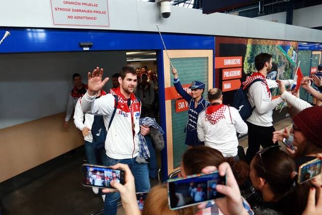 Handball, EM, Kroatische Nationalspieler am Flughafen in Zagreb empfangen Handball players return - Zagreb, Croatia 02.01.2016., Zagreb, Croatia -Arrival od handball players in Zagreb Airport after winning bronze medal at the European Championship EM Europameisterschaft in Poland. Jakov Gojun.  DaliborxUrukalovic PIXSELL