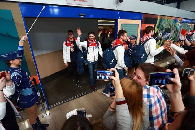 Handball, EM, Kroatische Nationalspieler am Flughafen in Zagreb empfangen Handball players return - Zagreb, Croatia 02.01.2016., Zagreb, Croatia -Arrival od handball players in Zagreb Airport after winning bronze medal at the European Championship EM Europameisterschaft in Poland.Igor Karacic.  DaliborxUrukalovic PIXSELL