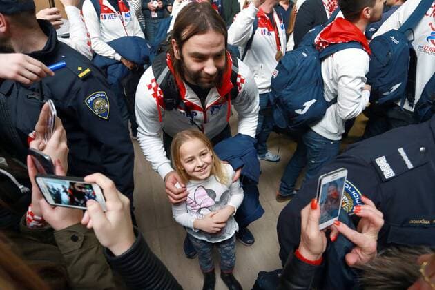 Handball, EM, Kroatische Nationalspieler am Flughafen in Zagreb empfangen Handball players return - Zagreb, Croatia 02.01.2016., Zagreb, Croatia -Arrival od handball players in Zagreb Airport after winning bronze medal at the European Championship EM Europameisterschaft in Poland. Ivano Balic.  DaliborxUrukalovic PIXSELL