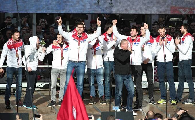 Handball celebration at main square - Zagreb, Croatia 02.01.2016., Zagreb, Croatia - A formal reception of handball players at the Ban Jelacic Square after winning the bronze medal at the European Championship EM Europameisterschaft in Poland. Igor Karacic, Emanuel Strlek, Jakov Gojun, Domagoj Duvnjak, Antonio Kovacevic, Luka Sebelic.  SanjinxStrukic PIXSELL