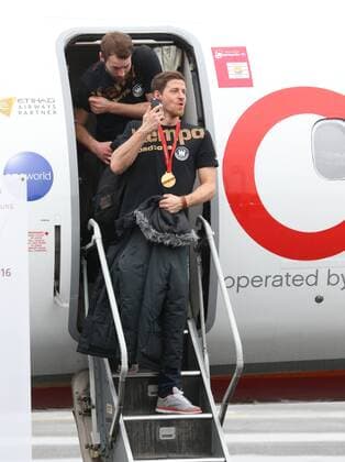 GER, Handball Nationalmannschaft in Berlin 01.02.2016, Europameister Ankunft am Flughafen, Berlin, GER, Handball Nationalmannschaft in Berlin, im Bild Martin Strobel nphxEngler
