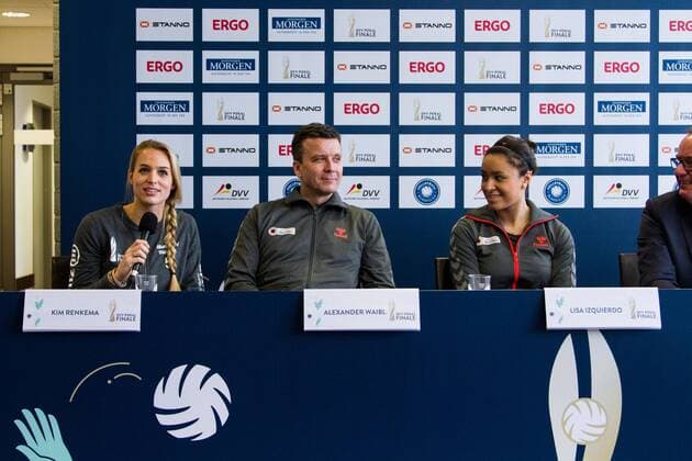 Mannheim Kim Renkema (Allianz MTV Stuttgart, Kapitaen, 5), Alexander Waibl (Dresdner SC, Cheftrainer) und Lisa Izquierdo (Dresdner SC, Außenangriff, 13); 2016 DVV-Pokalfinale (DVV-Pokal) Pressekonferenz, SAP Arena, Mannheim Deutschland, 20160201; Copyright: Wuechnerx xEibner-Pressefoto EP_nwr