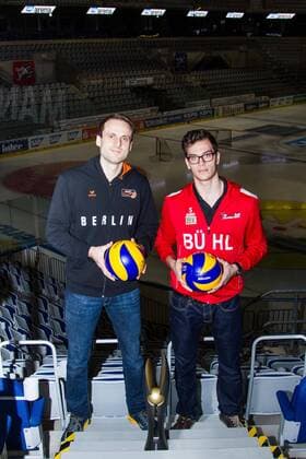 Mannheim Tomas Kmet (Berlin Recycling Volleys, Mittelblock) und David Sossenheimer (TV Ingersoll Buehl, Kapitaen) sind bereit fuer das Pokalfinale; 2016 DVV-Pokalfinale (DVV-Pokal) Pressekonferenz, SAP Arena, Mannheim Deutschland, 20160201; Copyright: Wuechnerx xEibner-Pressefoto EP_nwr