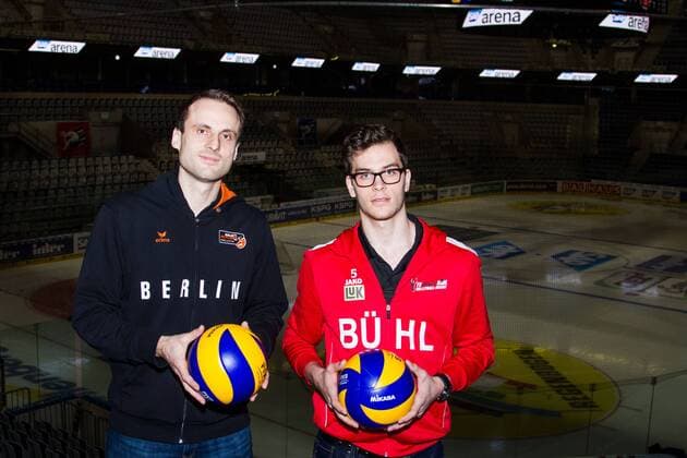 Mannheim Tomas Kmet (Berlin Recycling Volleys, Mittelblock) und David Sossenheimer (TV Ingersoll Buehl, Kapitaen) sind bereit fuer das Pokalfinale; 2016 DVV-Pokalfinale (DVV-Pokal) Pressekonferenz, SAP Arena, Mannheim Deutschland, 20160201; Copyright: Wuechnerx xEibner-Pressefoto EP_nwr