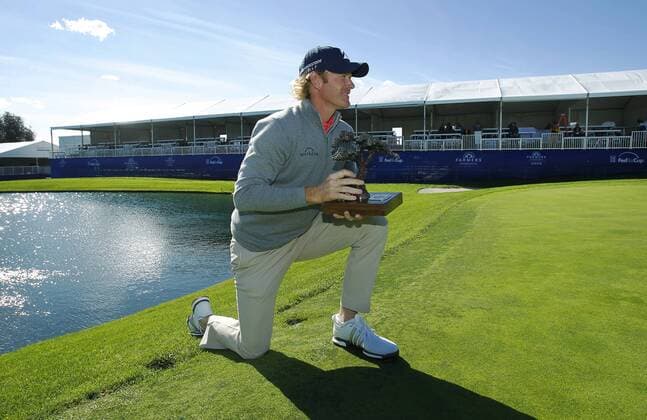 Golf, Brandt Snedeker gewinnt Farmers Insurance Open in San Diego Feb. 1, 2016 - San Diego, CA, USA - SAN DIEGO, CA -FEB 1, 2015 - In front of empty corporate tents, Brandt Snedeker holds up a trophy after winning the Farmers Insurance Open. Snedeker won the tounament which was delayed by weather and closed to the public on Monday. In front of empty corporate tents, Brandt Snedeker holds up a trophy after winning the Farmers Insurance Open. Snedeker won the tounament which was delayed by weather and closed to the public on Monday. - ZUMAs44_
