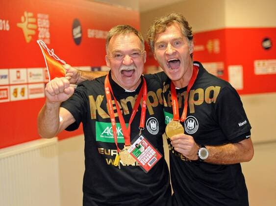 Krakau Krakow, 31.1.2016 (Polen), TAURON Arena Krakwo Arena, EURO 2016, Handball-Europameister, Männer, Finale Deutschland vs Spanien v. löi. Mannschaftsarzt, Dr. Kurt STEUER, GER, Physiotherapeut Peter GRÄSCHUS, GER Foto- und alle