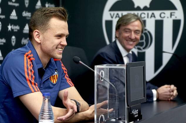 Pitarch y Juan Sol. Valencia presents Cheryshev as new player. In the picture, Pitarch and Juan Sol. xJOSExANTONIOxSANZx 