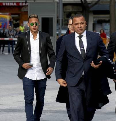 Neymar and his father arrive at the National Court to testify . xJOSExA.xGARCIAx 