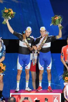 Moreno De Pauw und Kenny De Ketele (beide Belgien) gewinnen das 105. Berliner Sechstagerennen - Siegerehrung - Ehrung - Auszeichnung - Zeremonie - Zelebrierung - Ceremony - Jubel - Freude - Emotionen - Mimik - Gestik - Hochformat - hoch - vertikal - Event Veranstaltung: 105. Berliner Sechstagerennen - Location Ort: Berlin - germany - Deutschland - Europe - Europa - Date Datum: 02.02.2016