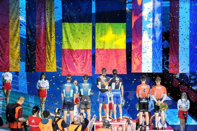Podium v.l.n.r. (2.) Roger Kluge und Marcel Kalz (GER) - (1.) Moreno De Pauw und Kenny De Ketele (BEL) - (3.) Yoeri Havik (NED) und Nick Stoepler (NED) - Siegerehrung - Ehrung - Auszeichnung - Zeremonie - Zelebrierung - Ceremony - Jubel - Freude - Emotionen - Mimik - Gestik - Querformat - quer - horizontal - Event Veranstaltung: 105. Berliner Sechstagerennen - Location Ort: Berlin - germany - Deutschland - Europe - Europa - Date Datum: 02.02.2016