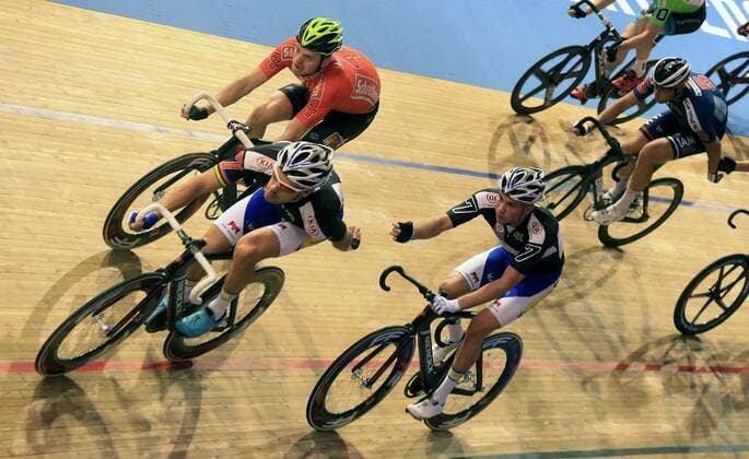 Moreno de Pauw (BEL) unten, oben Kenny de Ketele (BEL), bei der Abloese, ganz oben Yoeri Havik (NED) 105. Berliner Sechstagerennen 6-Tagerennen, Sechstagerennen, Radsport, sixdays Berlin, 28.1.2016 Velodrom