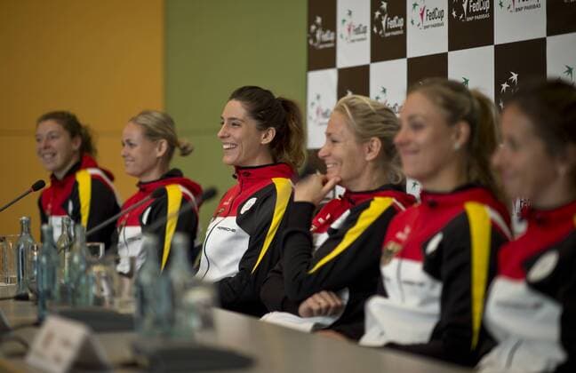 Anna-Lena FRIEDSAM, Anna-Lena GROENEFELD, Andrea PETKOVIC, Teamchefin Barbara RITTNER, Angelique KERBER und Annika BECK (vl alleGER) Tennis Fed Cup 2016, Deutschland - Schweiz, Eroeffnungspressekonferenz in Leipzig, Deutschland am 03.02.2016,