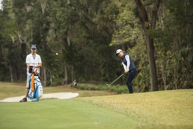 February 03, 2016: Meena Lee chips onto the green on hole 1 during the first round of the Coates Golf Championship in Ocala, FL. (Photograph by Roy K. Miller Icon Sportswire) GOLF: FEB 03 LPGA Golf Damen - Coates Golf Championship - First Round Icon160203003 EDITORIAL USE ONLY
