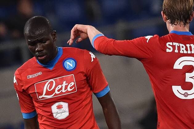 Kalidou Koulibaly Napoliconsolato dal compagno Ivan Strinic per fischi dei tifosi della Lazio. Fußball ITA 2015 2016 Lazio Rom - SSC Neapel AntoxBaldassarre