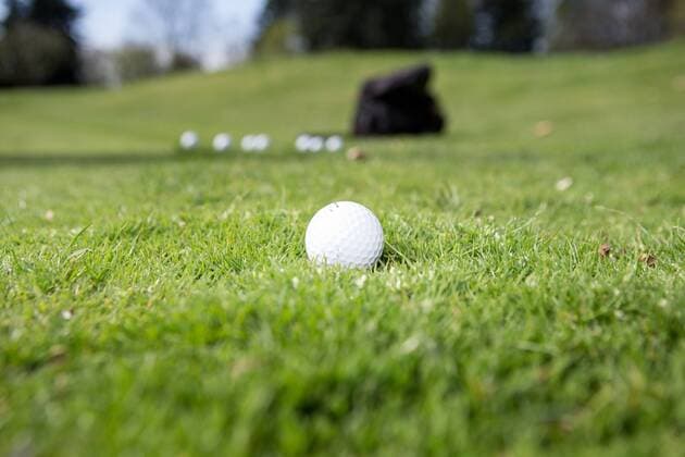 Koeln Dokumentation, richtiges Chippen fuer Anfaenger beim Golf. Copyright: Horn xEibner-Pressefoto EP_bhorn